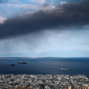 Φωτιά στο Ωραιόκαστρο: Τοξικό νέφος πάνω από τη Θεσσαλονίκη – Με μάσκα οι μετακινήσεις, λένε οι γιατροί – Σε ποιες περιοχές θα φτάσει – Βίντεο προσομοίωσης από το AtmoHub