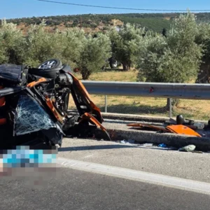 Νέο δυστύχημα στη Λέσβο: Ανατράπηκε ΙΧ, ανασύρθηκαν νεκρές δύο γυναίκες – Στο ίδιο σημείο είχαν σκοτωθεί πρόσφατα δύο νέοι (βίντεο από το σημείο)
