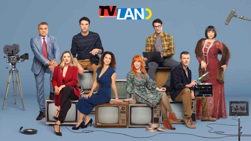 «TV Land»: Η νέα κωμική σειρά της ΕΡΤ έρχεται… από τα παρασκήνια – Δείτε το τρέϊλερ