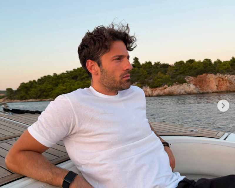 Ο Κωνσταντίνος Αργυρός φωτογραφήθηκε μέσα σε σκάφος: “Μεσοπέλαγα αρμενίζω”