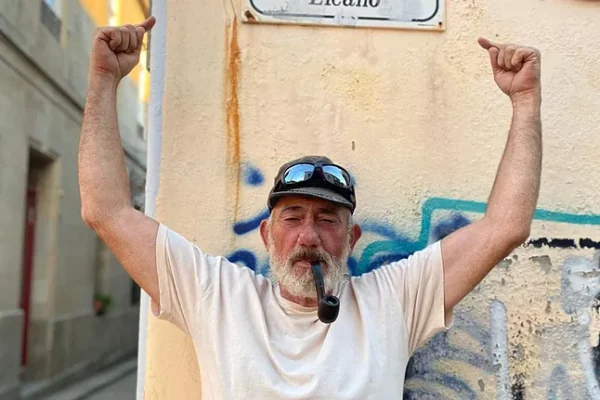 «Δεν γυρίζω πίσω μέχρι να βρεθεί», λέει συντετριμμένη η σύζυγος του 66χρονου Ισπανού επιχειρηματία που έπεσε στη θάλασσα και αγνοείται – Κατηγορεί τον εαυτό της