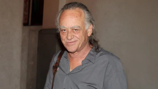 Πέθανε στα 74 του χρόνια ο σπουδαίος ηθοποιός Νίκος Καλογερόπουλος – Ο καλλιτεχνικός κόσμος τον αποχαιρετά