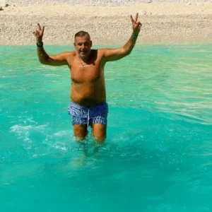Γιώργος Λιάγκας: Νέο βίντεο από το σκάφος του  στην Κεφαλονιά & η σπάνια φωτογραφία του  με μαγιό