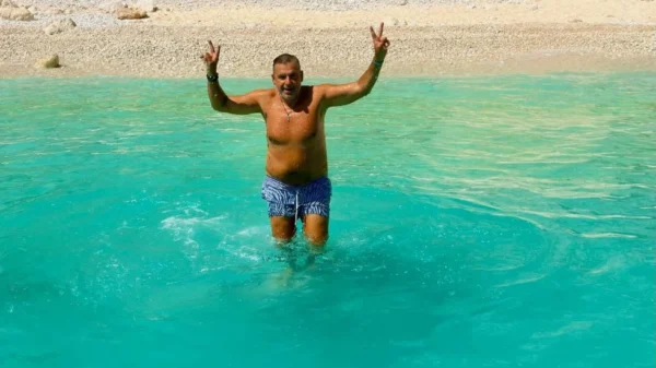 Γιώργος Λιάγκας: Νέο βίντεο από το σκάφος του  στην Κεφαλονιά & η σπάνια φωτογραφία του  με μαγιό