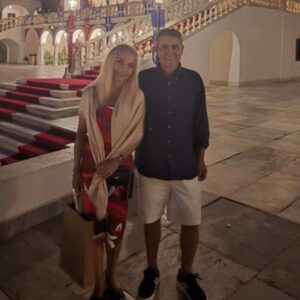 Τίνα Μεσσαροπούλου – Γιώργος Μυλωνάκης στην Παναγία της Τήνου: «Όπου κι αν βρισκόμαστε θα Την τιμάμε!»