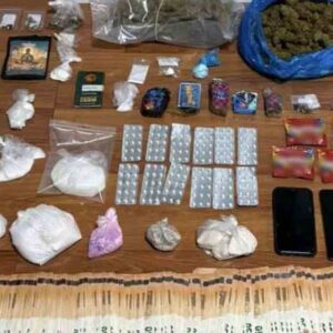 Οι διάλογοι του κυκλώματος ναρκωτικών με τον ψυχολόγο: «Ο γιατρός μου έχει δώσει  το γνήσιο, το original» – «Φέρε ένα καλό, το άλλο ήταν πικρό» έλεγε η τραγουδίστρια (βίντεο)