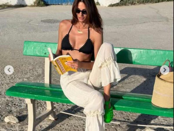 Ηλιάνα Παπαγεωργίου: Διακοπές στα Κουφονήσια – Το βιβλίο που επέλεξε – Φωτογραφίες