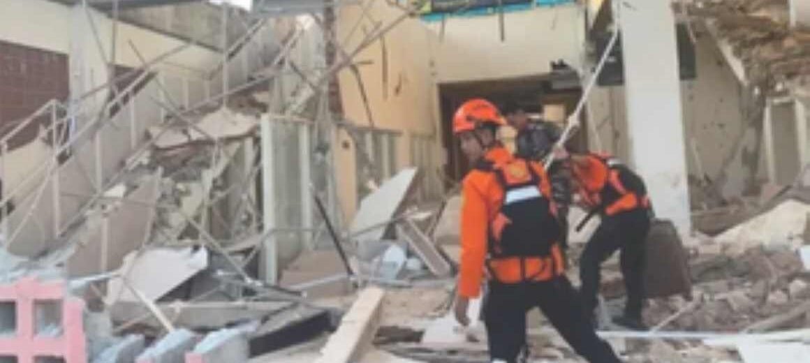 Μεγάλος σεισμός 7,7 Ρίχτερ στην Ινδονησία – Τουλάχιστον 20 νεκροί, κατέρρευσαν κτίρια, αγωνία και έρευνες για τους εγκλωβισμένους (βίντεο)
