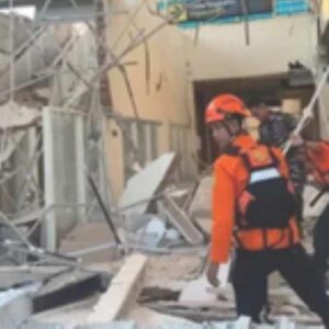 Μεγάλος σεισμός 7,7 Ρίχτερ στην Ινδονησία – Τουλάχιστον 20 νεκροί, κατέρρευσαν κτίρια, αγωνία και έρευνες για τους εγκλωβισμένους (βίντεο)