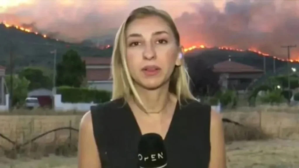 Φωτιά στη Ψάθα: Οι πυροσβέστες στο πλευρό της ρεπόρτερ που γέλασε – Τη γνωρίζουμε από τα μέτωπα, η ένταση μπορεί να προκαλέσει μια ακούσια αντίδραση