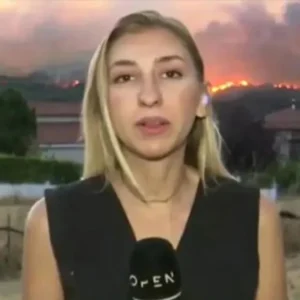 Οι πυροσβέστες στο πλευρό της ρεπόρτερ που γέλασε: Τη γνωρίζουμε από τα μέτωπα, η ένταση μπορεί να προκαλέσει μια ακούσια αντίδραση