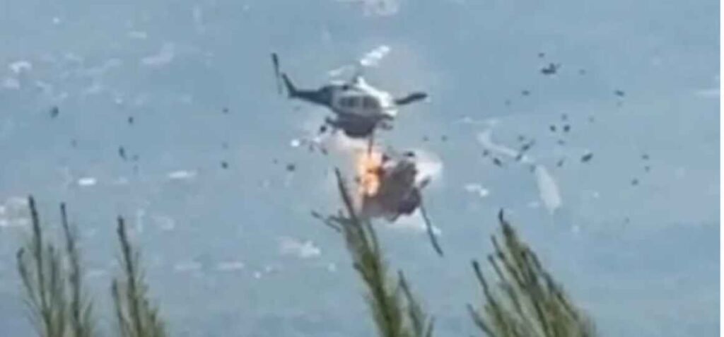 Σύγκρουση ελικοπτέρων που επιχειρούσαν στη φωτιά της Ψάθας: Στο 251 μεταφέρονται οι δύο διασωθέντες από το ένα πλήρωμα, χωρίς τις αισθήσεις τους οι χειριστές από το δεύτερο – Βίντεο – ντοκουμέντο