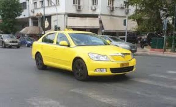 Οδηγός ταξί πήρε 600 ευρώ από οικογένεια τουριστών για κούρσα αεροδρόμιο – κέντρο Αθήνας – Τους απειλούσε και δεν τους άφηνε να κατέβουν