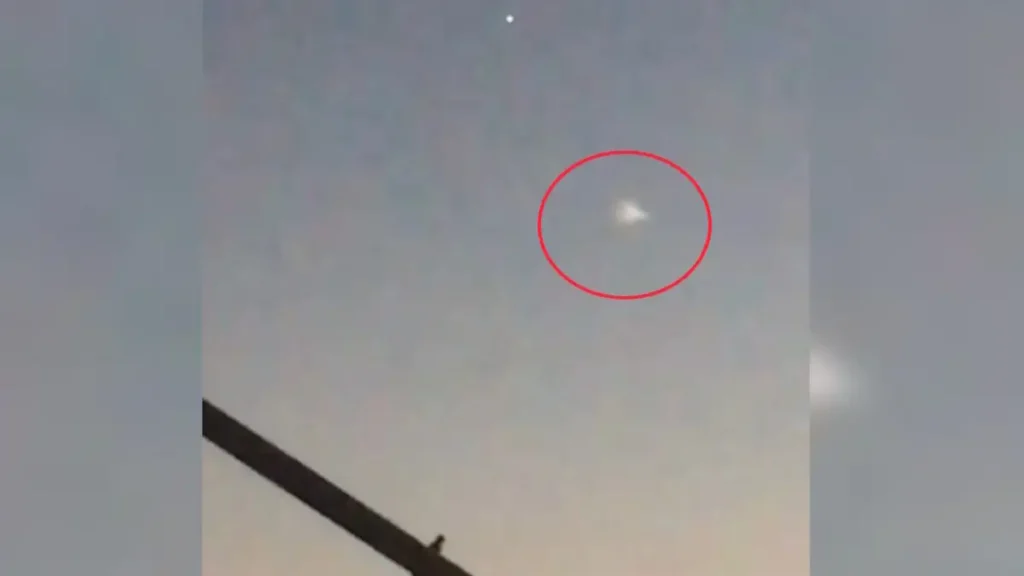 «Δεν είναι UFO»: Η εξήγηση του Θοδωρή Κολυδά για τα  φωτεινά ιπτάμενα αντικείμενα στον ουρανό της Κρήτης και της Αθήνας (εικόνα&βίντεο)