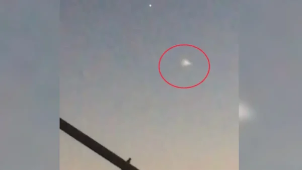 «Δεν είναι UFO»: Η εξήγηση του Θοδωρή Κολυδά για τα  φωτεινά ιπτάμενα αντικείμενα στον ουρανό της Κρήτης και της Αθήνας (εικόνα&βίντεο)