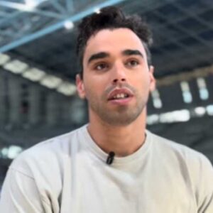 Ο Allwyn Champ Απόστολος Χρήστου αποκαλύπτει πώς έζησε τη «χρυσή» επιτυχία στο Ευρωπαϊκό του Παρισιού (vid.) -Το τραγούδι πριν τον τελικό, οι πρώτες σκέψεις και οι επόμενοι στόχοι