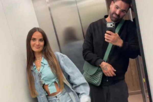 Ο Δημήτρης Αλεξάνδρου ζήτησε από τη Ρία Ελληνίδου να του τραγουδήσει μέσα στο ασανσέρ – Βίντεο