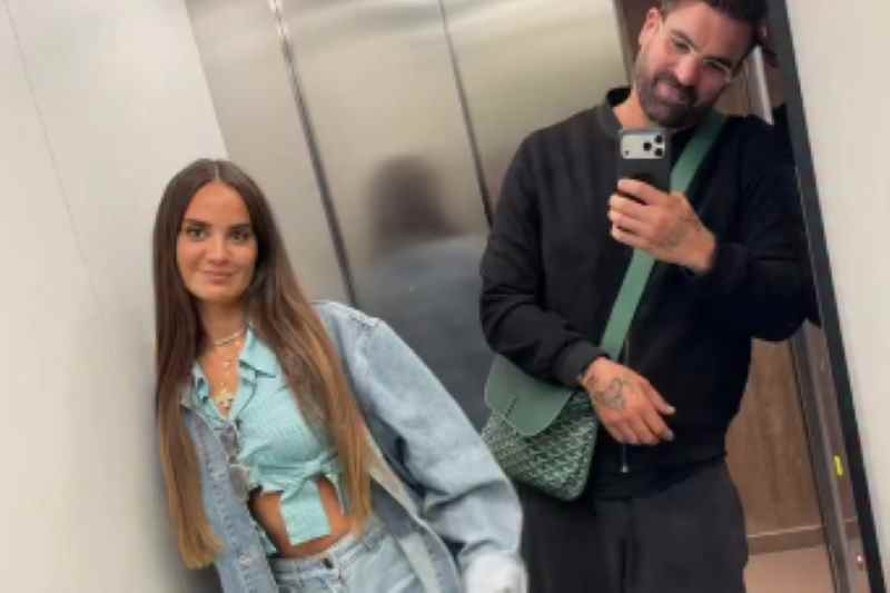 Ο Δημήτρης Αλεξάνδρου ζήτησε από τη Ρία Ελληνίδου να του τραγουδήσει μέσα στο ασανσέρ – Βίντεο