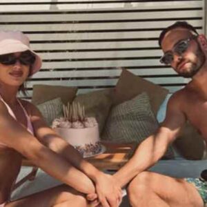 Κατερίνα Δαλάκα – Θέμης Αμβροσιάδης: Αγκαλιές και φιλιά στη Μύκονο – Βίντεο