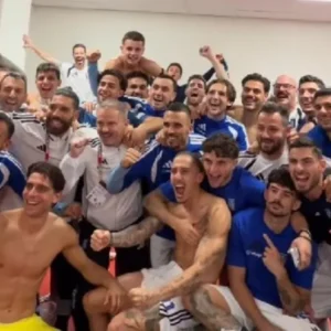 Οι ξέφερνοι πανηγυρισμοί στα αποδυτήρια μετά το θρίαμβο της Εθνικής επί της Γερμανίας – Βίντεο