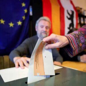 Γερμανία: Πρωτιά για το ακροδεξιό AfD στο Μεκλεμβούργο, «βυθίζεται» το κόμμα του Μερτς στο 5,5% – Η Αριστερά επικρατεί στο Βερολίνο