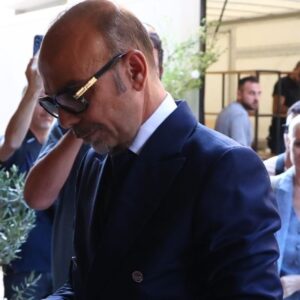 Θάνατος Γιώργου Μαζωνάκη : Στην ασφάλεια  προσήχθησαν οι δύο γιατροί – Είχε ξεκινήσει η πλασμαφαίρεση όταν έπαθε την ανακοπή – Τι εξετάζει ο εισαγγελέας