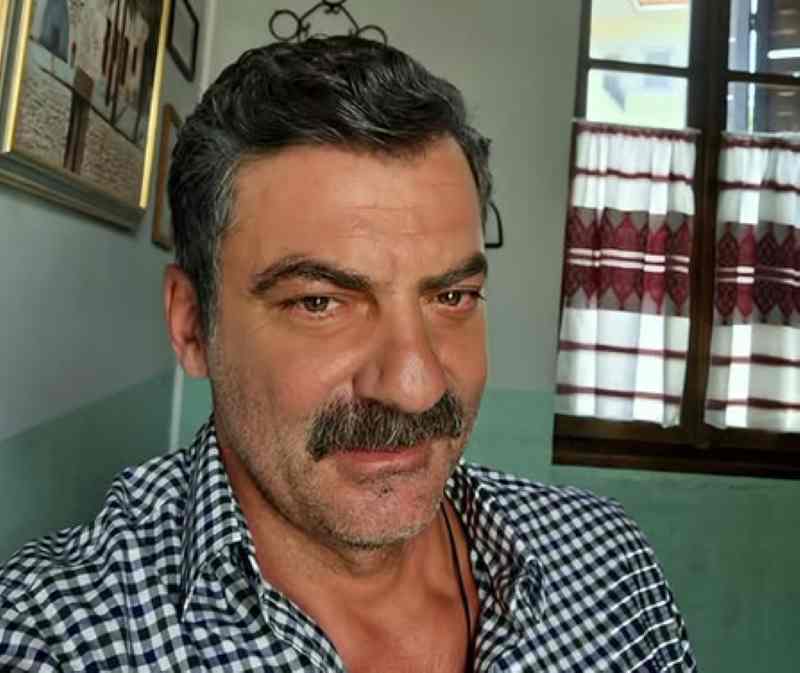 Στάθης Μαντζώρος: Έκκληση για βοήθεια από τη σύζυγο του – «Πρέπει να πάει άμεσα σε κέντρο αποκατάστασης, το κόστος είναι 10.000 ευρώ τον μήνα»