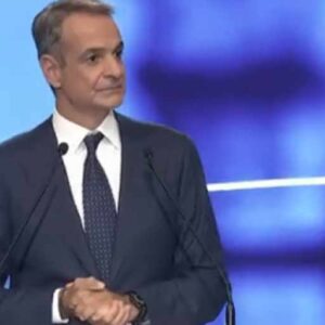 Μητσοτάκης από  ΔΕΘ: Μείωση τεκμηρίων για επαγγελματίες, 400 ευρώ ενίσχυση στους συνταξιούχους,500 ευρώ στους δημοσίους υπαλλήλους, «κουμπαράς» για τα παιδιά – Όλα τα μέτρα των 2,2 δισ. ευρώ
