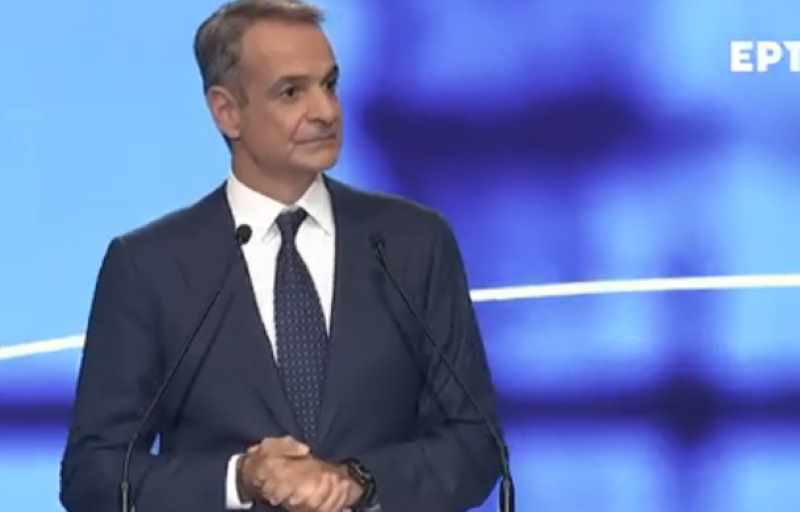Μητσοτάκης από  ΔΕΘ: Μείωση τεκμηρίων για επαγγελματίες, 400 ευρώ ενίσχυση στους συνταξιούχους,500 ευρώ στους δημοσίους υπαλλήλους, «κουμπαράς» για τα παιδιά – Όλα τα μέτρα των 2,2 δισ. ευρώ