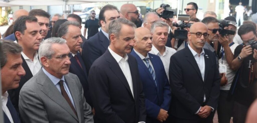 Θεσσαλονίκη: Ο Κυριάκος Μητσοτάκης στα εγκαίνια της ΔΕΘ , παρέστη στον αγιασμό – Βίντεο