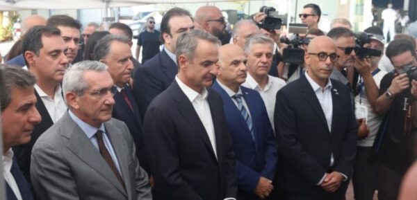 Θεσσαλονίκη: Ο Κυριάκος Μητσοτάκης στα εγκαίνια της ΔΕΘ , παρέστη στον αγιασμό – Βίντεο