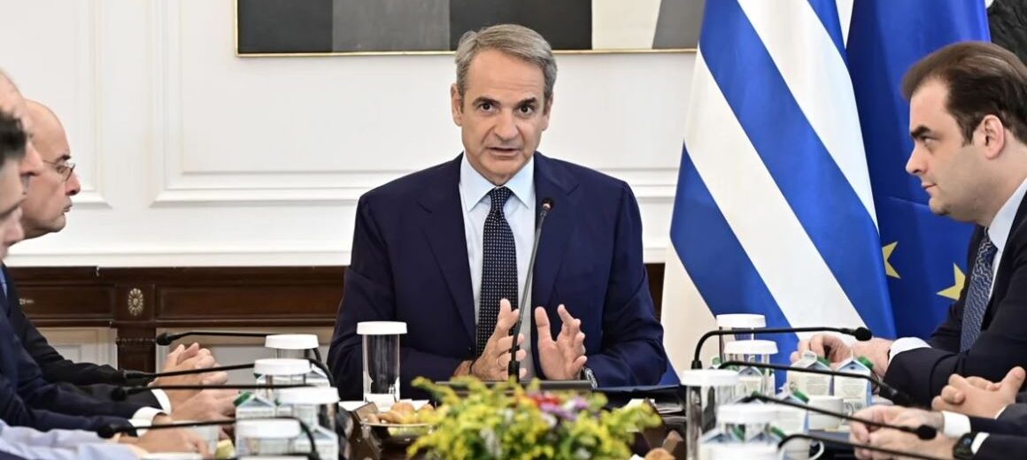 Μητσοτάκης: Ρυθμίσεις-ανάσα για τους οφειλέτες με  120 δόσεις σε εφορία και ασφαλιστικά ταμεία, προστασία από τους servicers, αυξημένη επιδότηση στο πετρέλαιο κίνησης και πλαφόν στο πετρέλαιο θέρμανσης