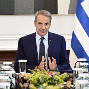 Μητσοτάκης: Ρυθμίσεις-ανάσα για τους οφειλέτες με  120 δόσεις σε εφορία και ασφαλιστικά ταμεία, προστασία από τους servicers, αυξημένη επιδότηση στο πετρέλαιο κίνησης και πλαφόν στο πετρέλαιο θέρμανσης