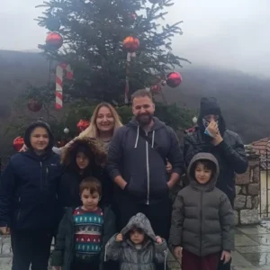 Φουρνά Ευρυτανίας: «Το παιδί μας δέχτηκε bullying – Ζούσαμε σε σπίτι με αρουραίους» – Τι καταγγέλλει η οικογένεια που έφυγε από το χωριό (βίντεο)