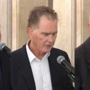 Κηδεία Μαργαρίτας Παπανδρέου: «Δεν γεννήθηκε Ελληνίδα, έγινε» – «Σε ευχαριστούμε μαμά, σε αγαπώ» –  «Ο τελευταίος σου χορός – τα κύματα», οι συγκινητικοί επικήδειοι των παιδιών της (βίντεο)