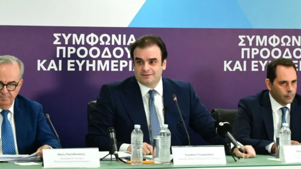Τα μέτρα στην πράξη: «Μειώσεις φόρων και αυξήσεις – Τι αλλάζει για ελεύθερους  επαγγελματίες, αγρότες, δημοσίους υπαλλήλους και  συνταξιούχους – Πίνακες
