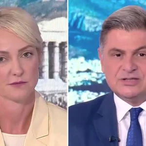 Αλεξάνδρα Σδούκου: Ζητά αποπομπή Φαραντούρη από το ΠΑΣΟΚ μετά το «χαριεντιζόσασταν με υπουργούς» που της είπε ζωντανά σε εκπομπή – Βίντεο
