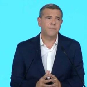Το οικονομικό πρόγραμμα Τσίπρα: Κατώτατος μισθός 1.000 ευρώ, τέλος στις Πανελλαδικές, ΦΠΑ 6% στα βασικά προϊόντα, αυξήσεις σε γιατρούς, νοσηλευτές, εκπαιδευτικούς και “Πατριωτική Εισφορά” (βίντεο)
