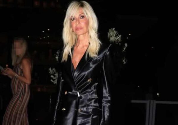 Άννα Βίσση: Μοιράστηκε φωτογραφίες από τις πρόβες για τη μεγάλη συναυλία στο ΟΑΚΑ, η Ελληνοαυστραλή κιθαρίστρια και τα μέτρα ασφαλείας
