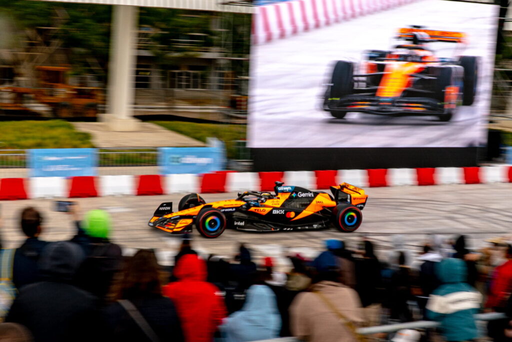 Μια Fan Zone γεμάτη εμπειρίες από τον κόσμο της McLaren Racing – Όσα ζήσαμε στο Allwyn x McLaren Racing: Live in Athens στο ΟΑΚΑ