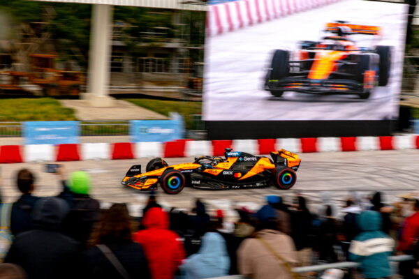 Μια Fan Zone γεμάτη εμπειρίες από τον κόσμο της McLaren Racing – Όσα ζήσαμε στο Allwyn x McLaren Racing: Live in Athens στο ΟΑΚΑ