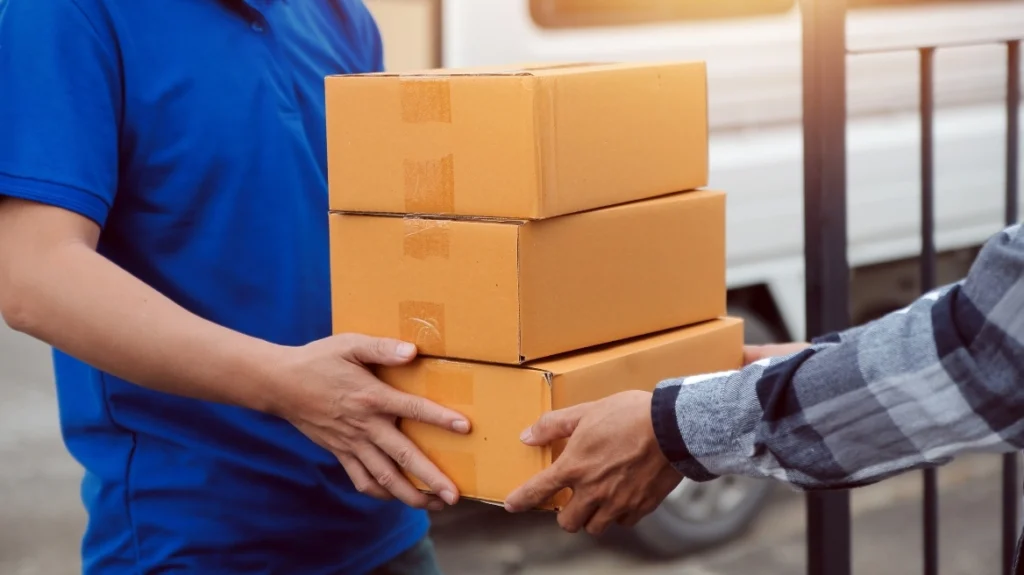 Τέλος τα μετρητά στις πληρωμές των courier – Υποχρεωτικά με κάρτα ή άλλο ηλεκτρονικό μέσο η παράδοση των προϊόντων