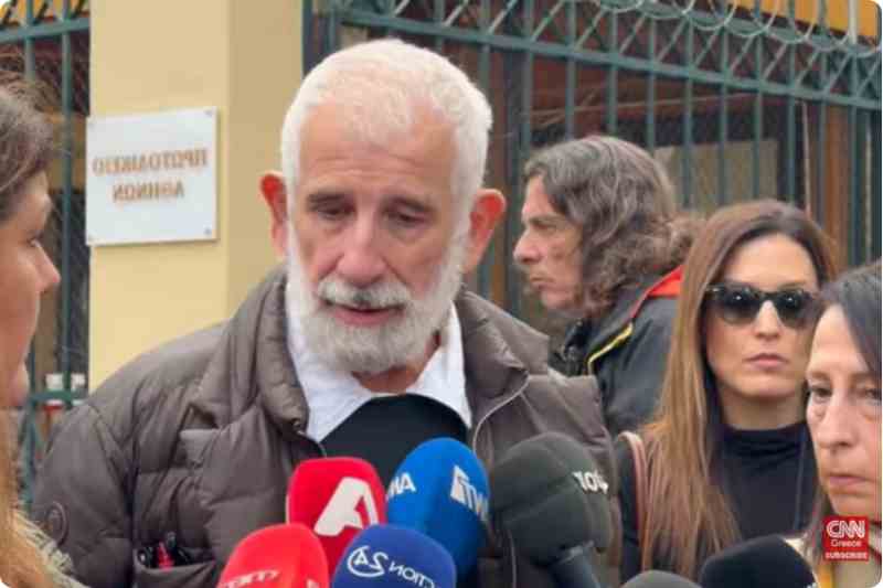 Καταδικάστηκε σε φυλάκιση 12 μηνών με αναστολή για ψευδή καταμήνυση, η γυναίκα που είχε καταγγείλει για βιασμό τον Πέτρο Φιλιππίδη – Οι δηλώσεις του ηθοποιού (βίντεο)