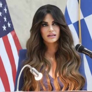 Γκιλφόϊλ: Αποπέμφθηκε από την πρεσβεία των ΗΠΑ με απόφαση Τράμπ – Το δημοσίευμα που την «έκαψε» – «Ψευδείς οι κατηγορίες, θα υπερασπιστώ το όνομα και τη φήμη μου», λέει η ίδια