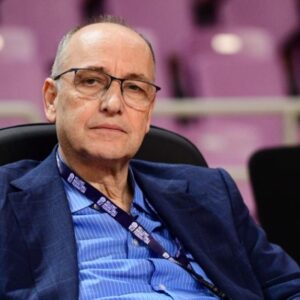 Συνελήφθη ο πρόεδρος της Ομοσπονδίας Μπάσκετ Βαγγέλης Λιόλιος για στημένους αγώνες – Εντάλματα για άλλους πέντε , διαιτητές, σύμβουλο διαιτησίας και πρώην αθλητή – Βρέθηκαν 820.000 ευρώ σε σπίτι διαιτητή
