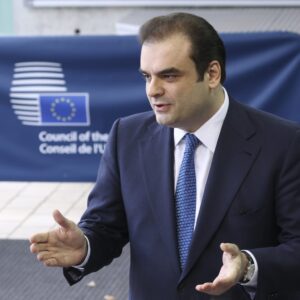 «Πράσινο φως» αποκλειστικά για την Ελλάδα  από την Κομισιόν στην Ελλάδα για την ενεργειακή ρήτρα διαφυγής – Επενδύσεις 1 δισ. ευρώ έως το 2028