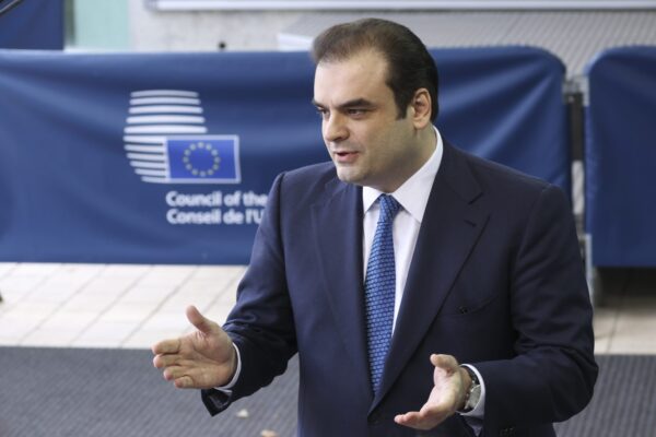 «Πράσινο φως» αποκλειστικά για την Ελλάδα  από την Κομισιόν στην Ελλάδα για την ενεργειακή ρήτρα διαφυγής – Επενδύσεις 1 δισ. ευρώ έως το 2028