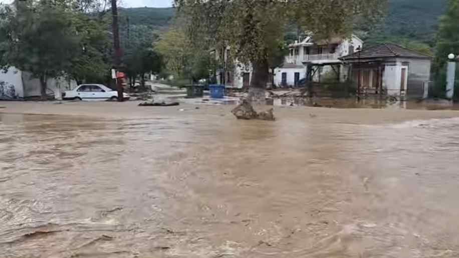 Καιρός: Πάνω από 100 χιλιοστά βροχής σε Μαγνησία και Σποράδες – Πλημμύρες και αποκλεισμένοι δρόμοι σε Σκιάθο και νότιο Πήλιο (βίντεο)