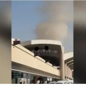 Μακελειό στο αεροδρόμιο του Ριάντ: 12 νεκροί και  πάνω από 300 μετά από χτύπημα των Χούθι στη Σαουδική Αραβία (βίντεο)