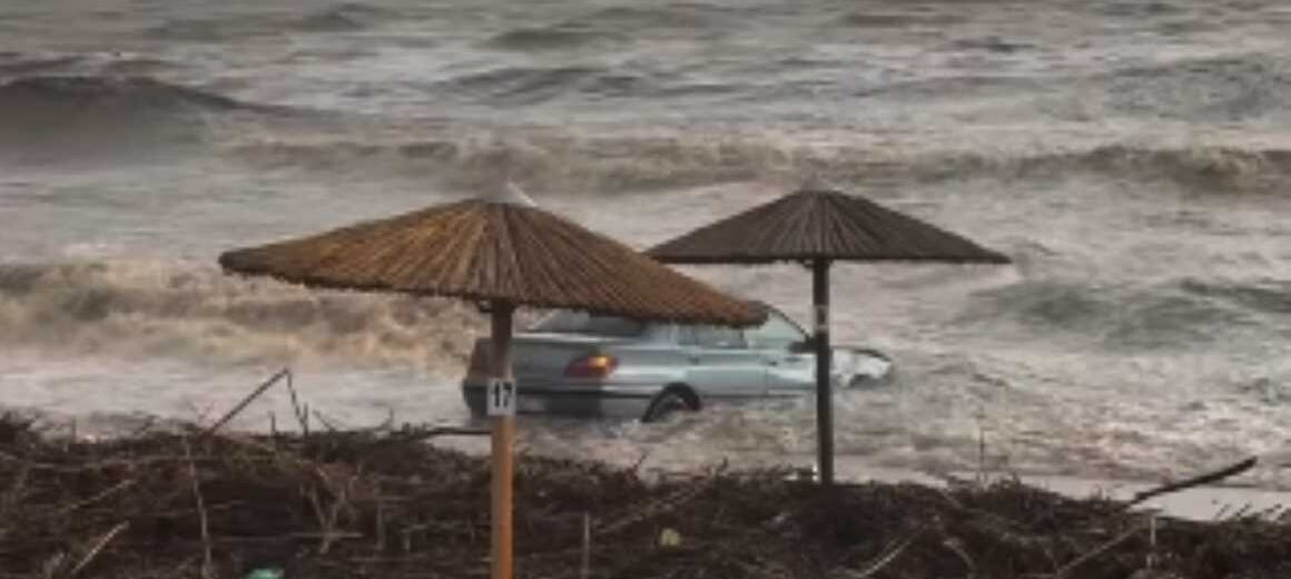 Κακοκαιρία: Νεκρός 25χρονος  και ένας αγνοούμενος στα Στεγνά της Ρόδου, παρασύρθηκαν από τα ορμητικά νερά